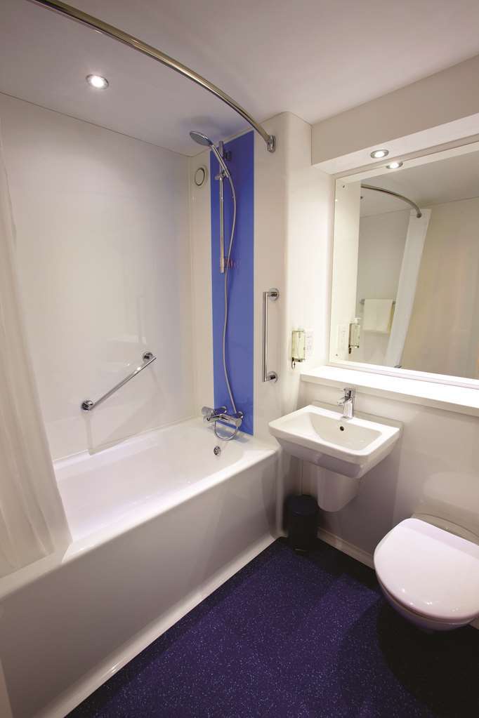 Travelodge Hemel Hempstead Room photo